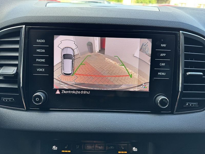 Škoda Karoq (2022) 2.0TDi LED Kamera Smartlink - fotka 15 z 48