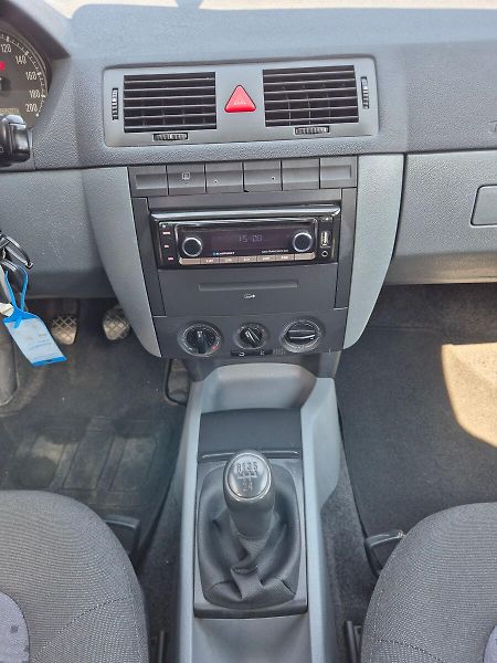 Škoda Fabia (2003) 1.2HTP 47kW, tažné, klima, pěk - fotka 15 z 20