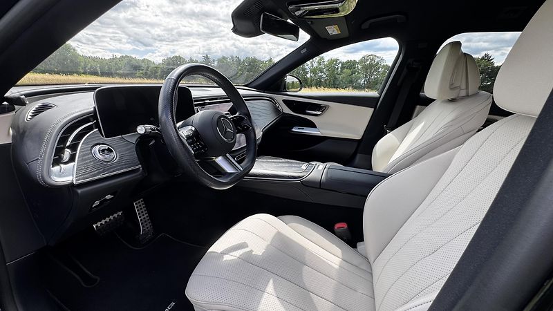 Mercedes-Benz Třídy E E220d, AMG, záruka, nájezd - fotka 11 z 22