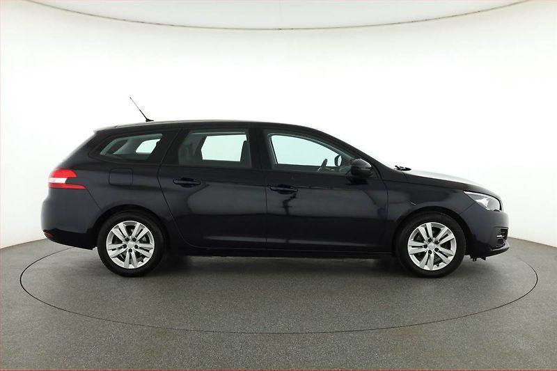 Peugeot 308 (2020) Active 1.5 BlueHDi, ČR,1.maj - fotka 6 z 17