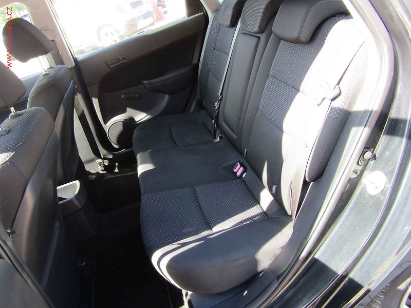Hyundai i30 (2010) 1.4 i, AC - fotka 10 z 15