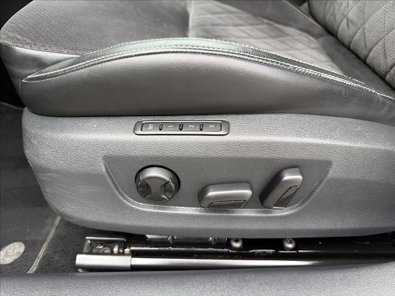 Škoda Superb 2,0 TDI SPORTLINE DSG ČR DPH - fotka 22 z 26