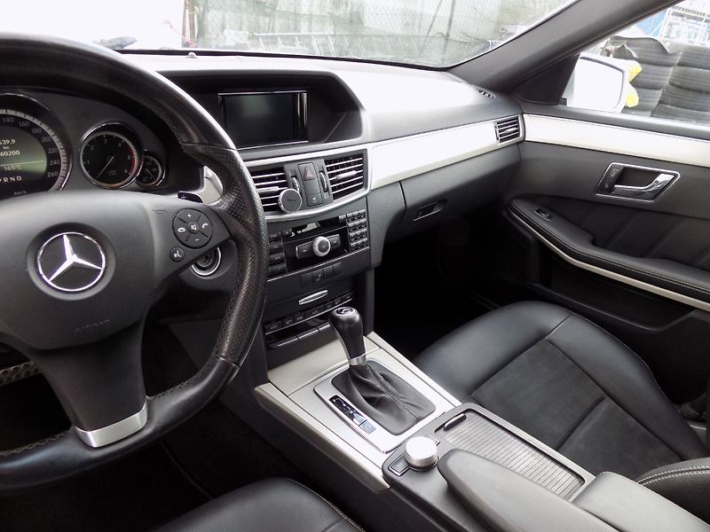 Mercedes-Benz Třídy E (2009) 220d/AMG-Line/AT/LED/bi-xenon/ - fotka 23 z 37