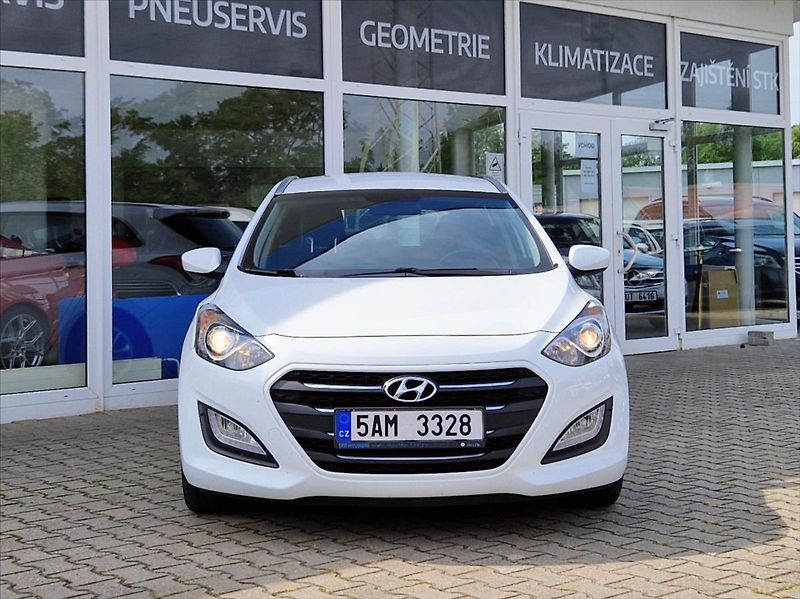 Hyundai i30 1,6 i 1.MAJITEL POUZ AUTORIZAK - fotka 8 z 32