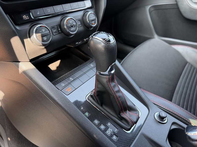 Škoda Octavia 2.0 TDi 135 kW/Challenge - fotka 21 z 23