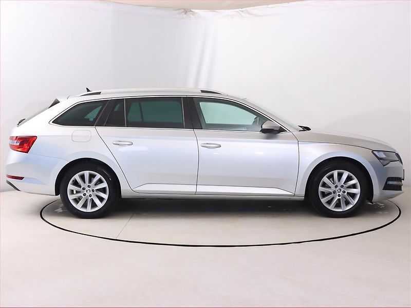 Škoda Superb (2021) Ambition 1.5 TSI, Automat - fotka 6 z 22