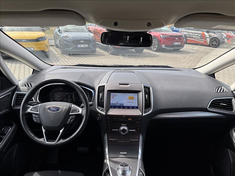 Ford S-MAX 2,5 HEV 140kW Titanium - fotka 19 z 47