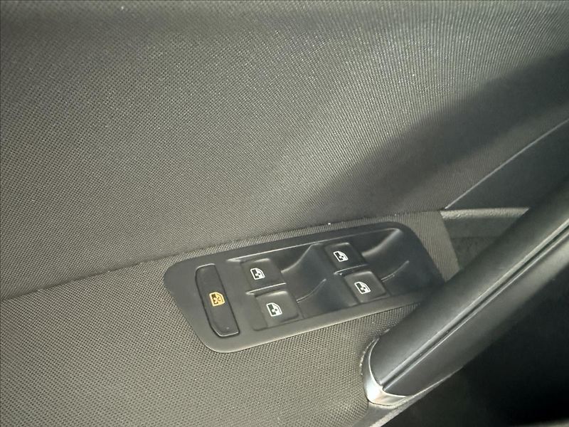 Volkswagen Golf 1,4   TSI,COMFORTLINE,SERVISKA - fotka 10 z 26