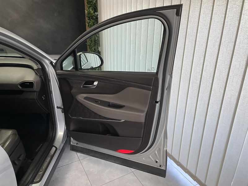 Hyundai Santa Fe 2.2 CRDi ČR AWD AT 7.MÍST LUXU - fotka 13 z 40