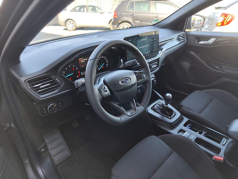 Ford Focus ST-LINE - fotka 12 z 24