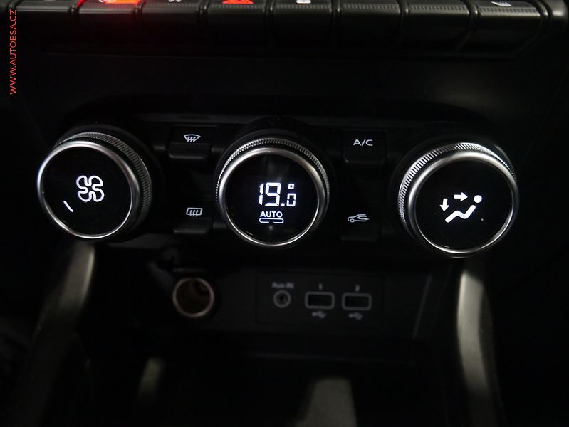 Renault Arkana (2022) 1.3 TCe, ČR, AT, navi, LED - fotka 18 z 21