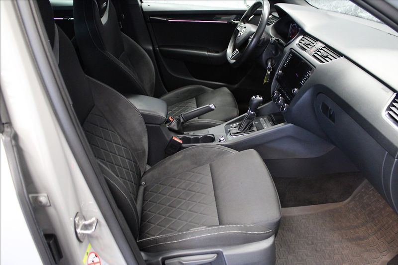 Škoda Octavia 2,0 TDI RS 4x4 DSG TOP VIRTUAL - fotka 10 z 38
