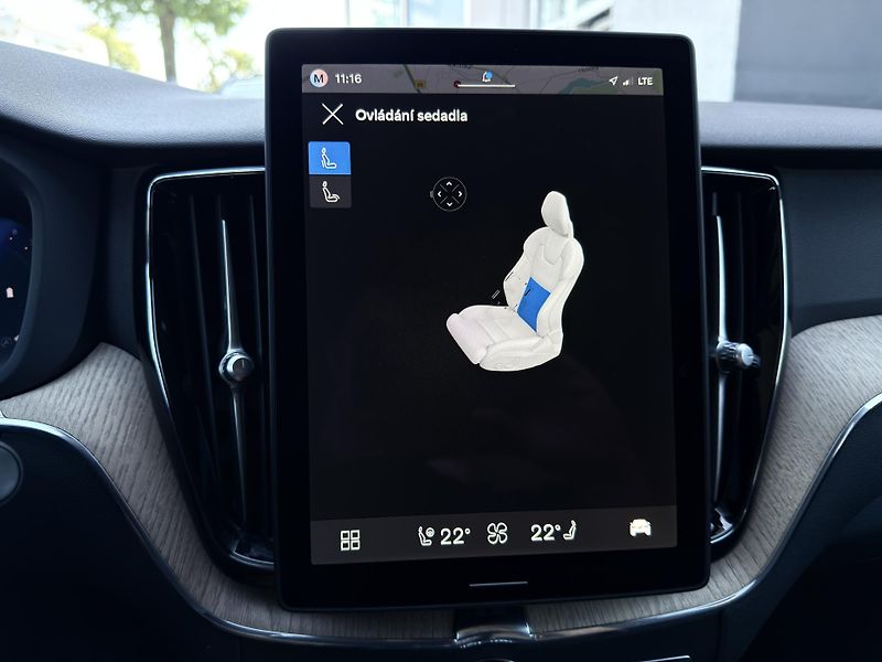 Volvo XC60 B5 AWD // PLUS DARK + sada kol - fotka 22 z 44