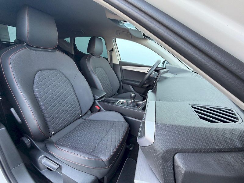 Seat Leon (2023) 1.5 TSI 96kW FR - fotka 31 z 35