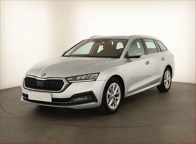 Škoda Octavia (2021) Style 1.5 TSI, ČR,1.maj - fotka 2 z 13