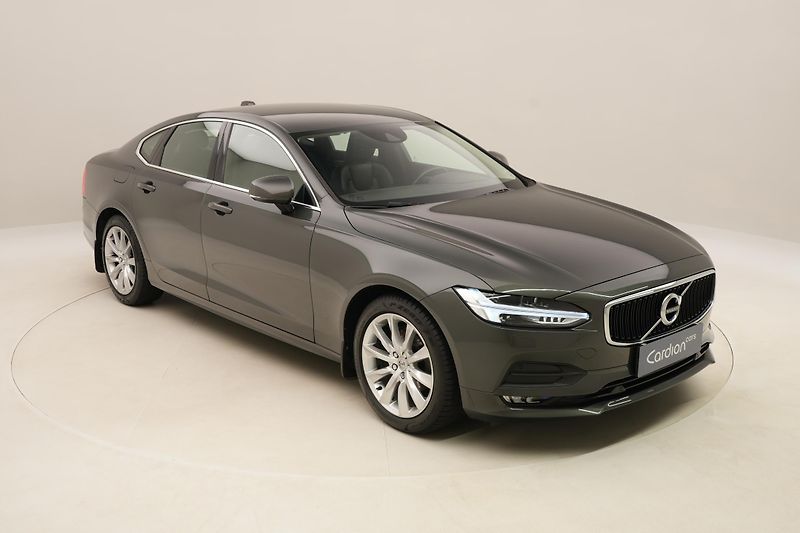 Volvo S90 D4 MOMENTUM AUT - fotka 16 z 43