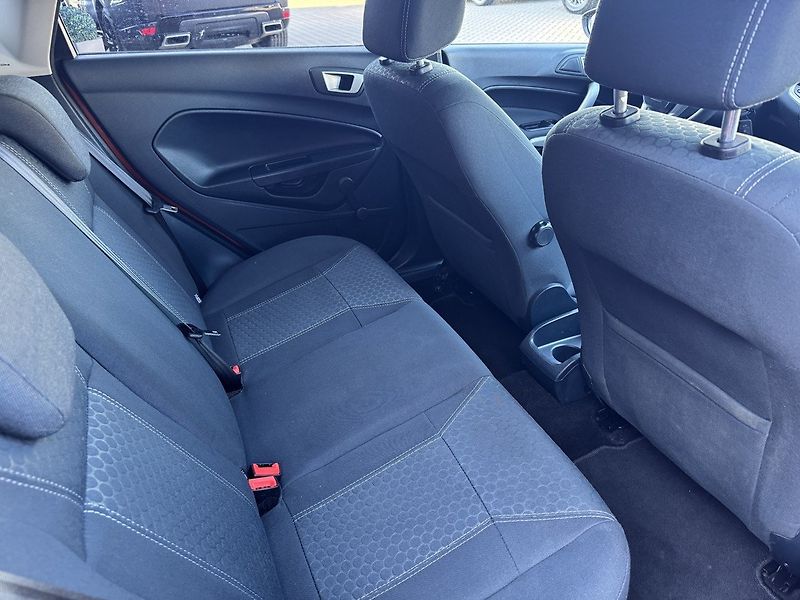 Ford Fiesta (2011) 1.6i Titanium Digi Klima WP - fotka 18 z 50