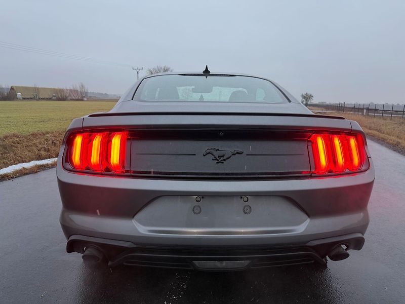 Ford Mustang (2021) 2.3 EcoBoost Manuál BMPR 2021  - fotka 5 z 25