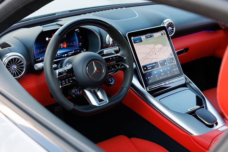Mercedes-Benz AMG GT (2024) Coupe 63 V8 Biturbo 4Matic+  - fotka 17 z 45