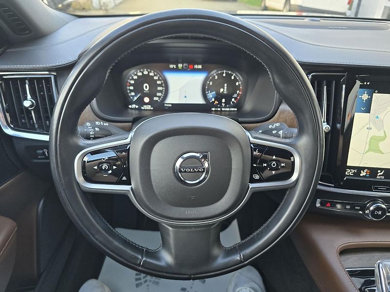 Volvo V90 221kW B6 4x4 R-DESIGN -DPH - fotka 13 z 45