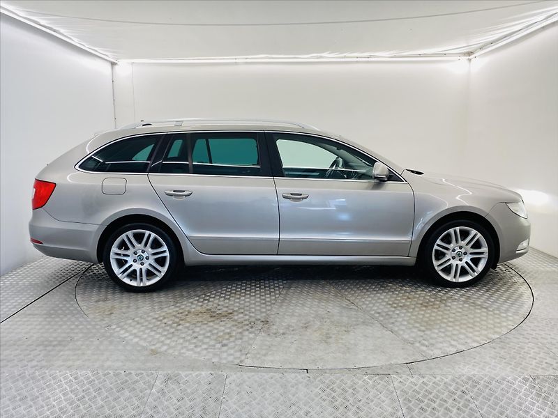 Škoda Superb 2,0 TDI 125kW 4x4 Elegance - fotka 23 z 25