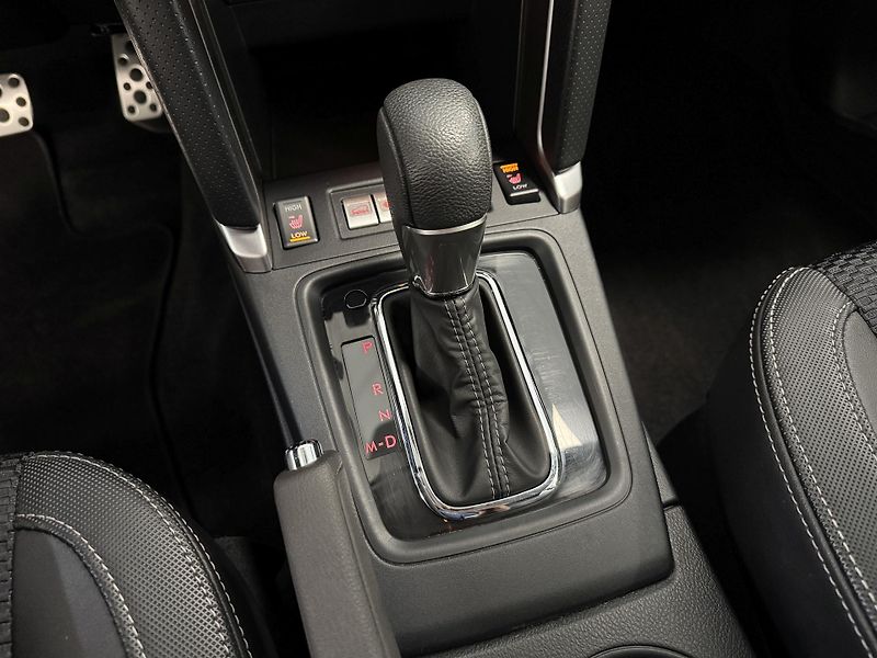 Subaru Forester 2.0XT Comfort, CZ, Perfektní - fotka 31 z 49