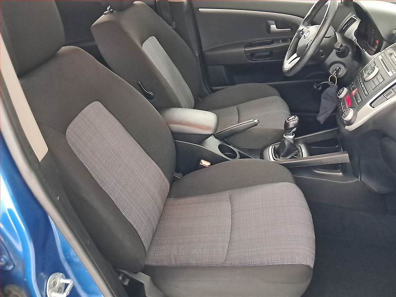 Kia Ceed (2011) 1.6 CVVT, po STK, jezdí dobře - fotka 9 z 19