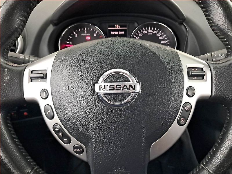 Nissan Qashqai (2011) 2.0 dCi, 4X4, Automat, 7 míst - fotka 17 z 20