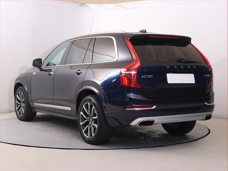 Volvo XC90 (2016) D5 AWD - fotka 4 z 28