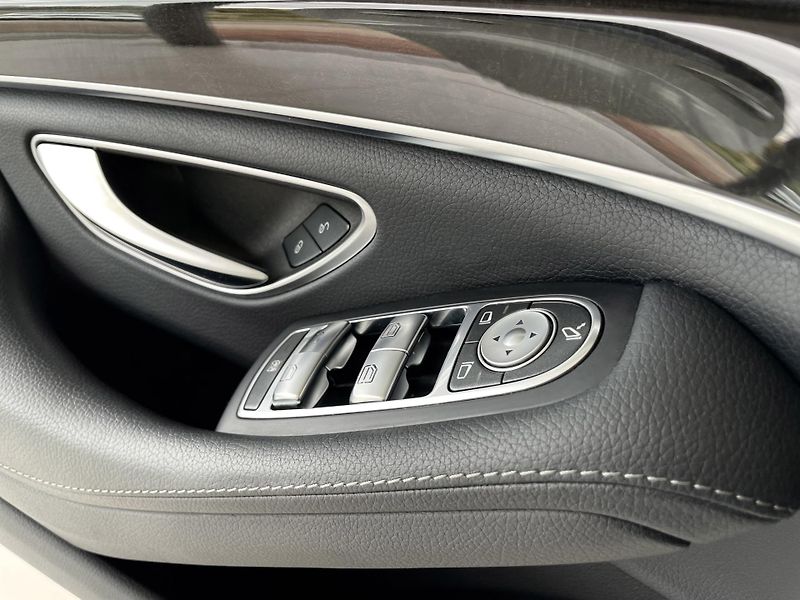 Mercedes-Benz Třídy S 350d 4MATIC*Panorama*Masáž*AMG - fotka 29 z 36
