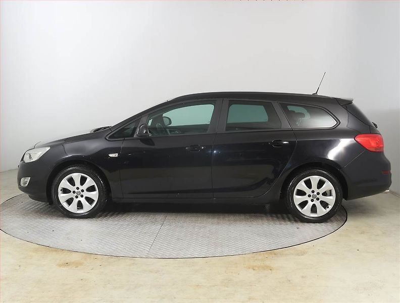 Opel Astra (2011) 1.4 T, Tempomat, Park. senzory - fotka 3 z 18
