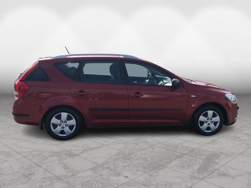 Kia Ceed Combi 1.4i ACTIVE - fotka 3 z 27