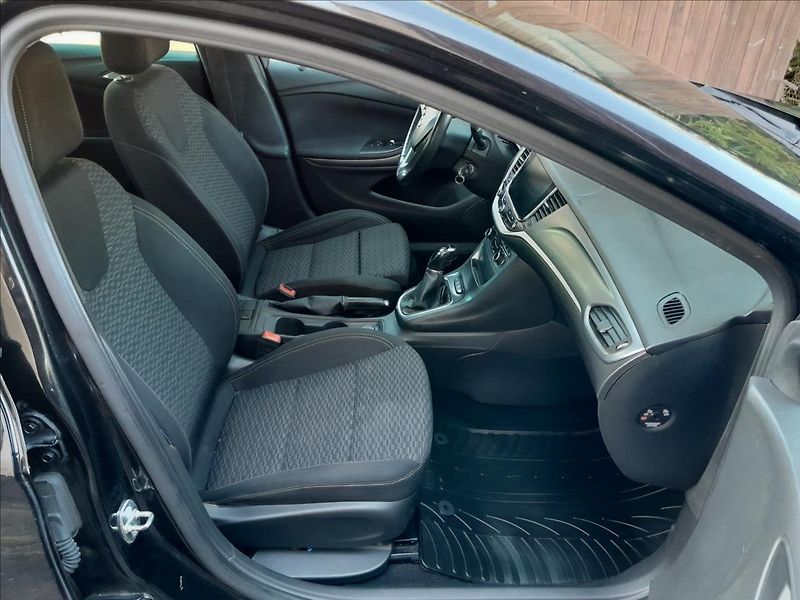 Opel Astra 1,6 CDTi 81kW - fotka 30 z 49