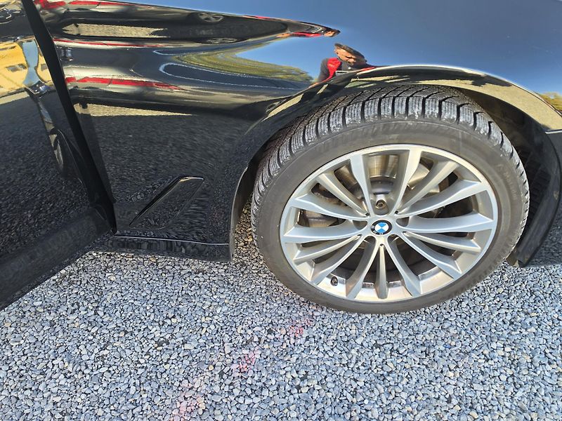BMW Řada 5 520D TZ Sport Line Harman - fotka 11 z 30