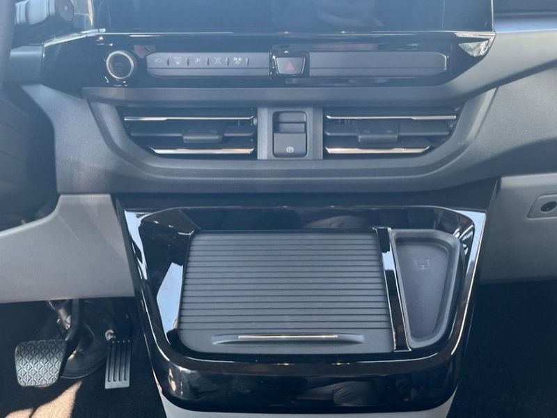 Ford Tourneo Custom 2.5PHEV,171KW,CZ,DPH,1.MAJ - fotka 11 z 24