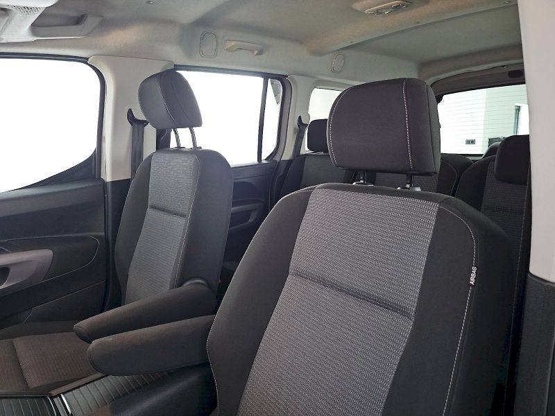 Toyota ProAce City Verso (2020) long 1.2i 130k 7AT Family - fotka 24 z 28