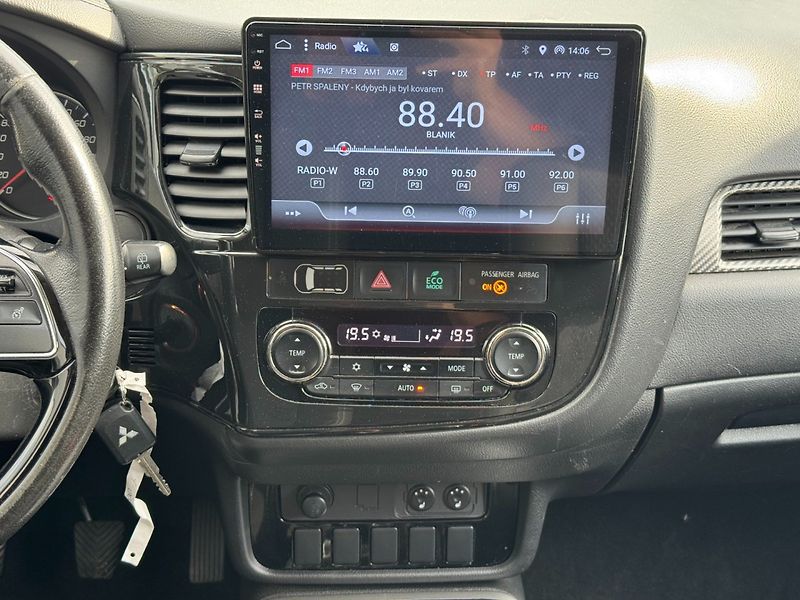 Mitsubishi Outlander (2017) Invite 2.0i MIVEC - fotka 19 z 27
