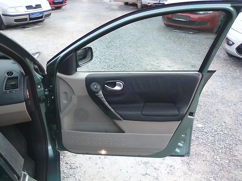 Renault Mégane (2003) 1.6i 16V nové v ČR - fotka 17 z 28