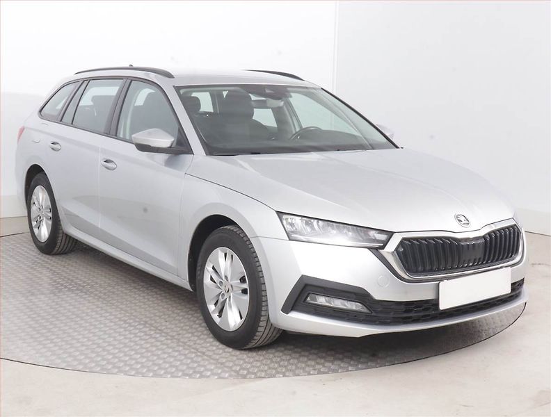 Škoda Octavia (2022) Ambition 2.0 TDI, ČR,1.maj - fotografie inzerátu
