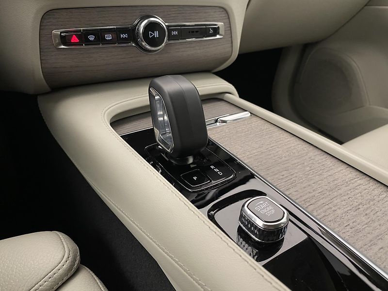Volvo XC90 B5 AWD BRIGHT PLUS AUT CZ 7m - fotka 26 z 61