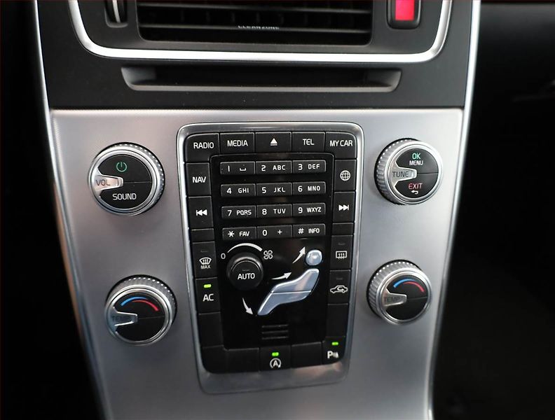 Volvo V60 (2016) D3 2.0, Navi, Tempomat - fotka 10 z 18