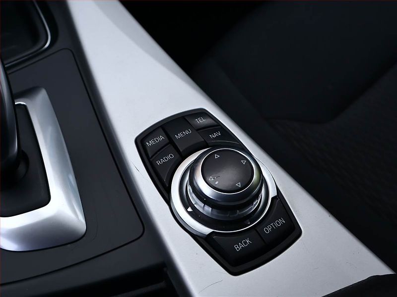 BMW Řada 3 (2013) 320 d, Automat, Navi, Tempomat - fotka 17 z 20