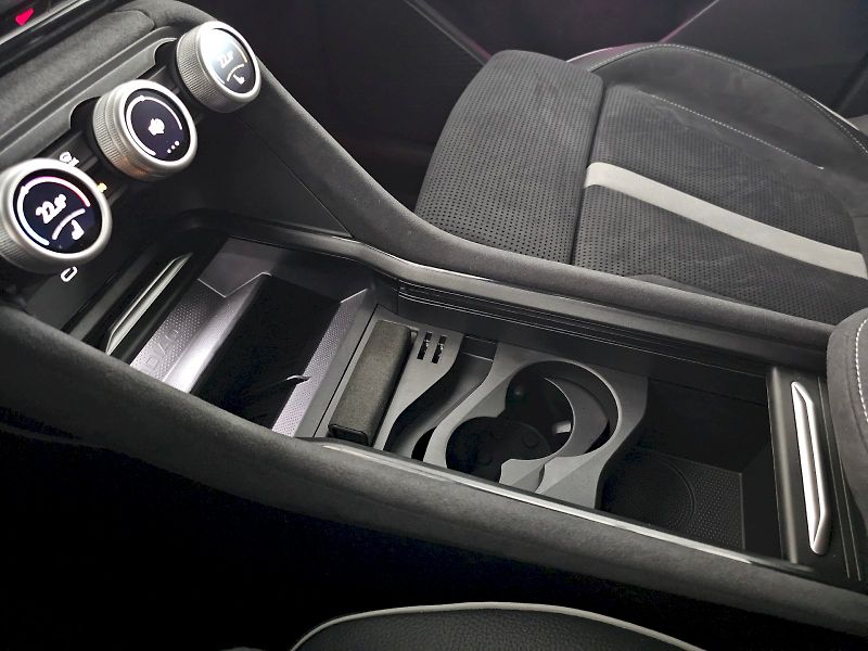 Škoda Kodiaq (2025) 2.0TSI 150kW SPORTLINE Webasto - fotka 28 z 35