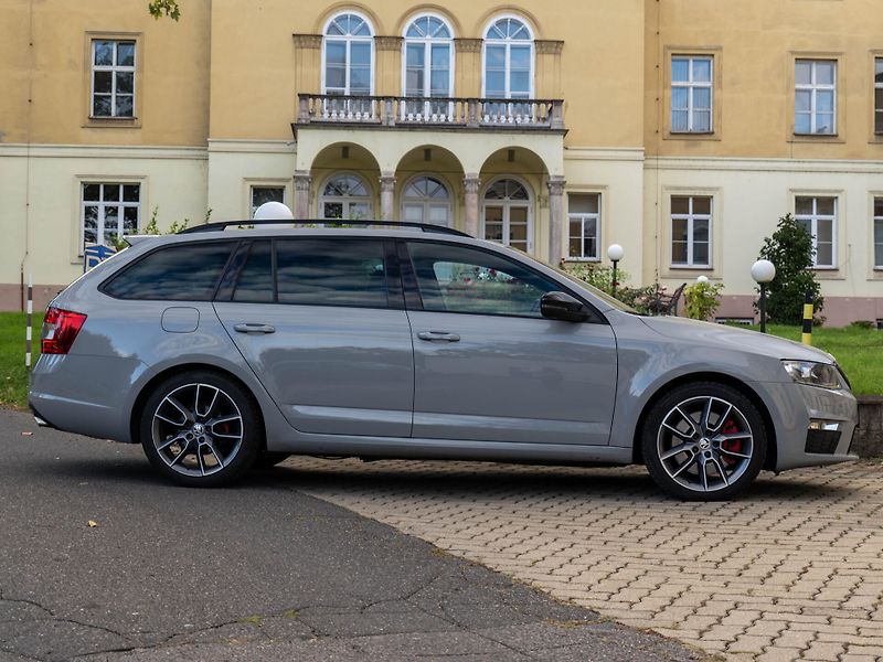 Škoda Octavia 2.0 TDI 135 kW RS Tažné - fotka 5 z 36
