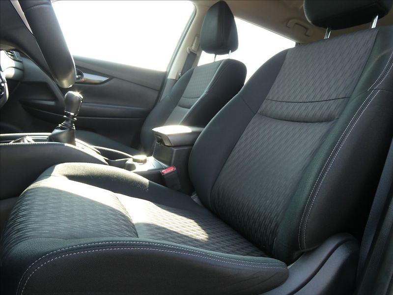 Nissan X-Trail 2,0 dCi 130kW 4x4 DPH, ČR - fotka 31 z 41
