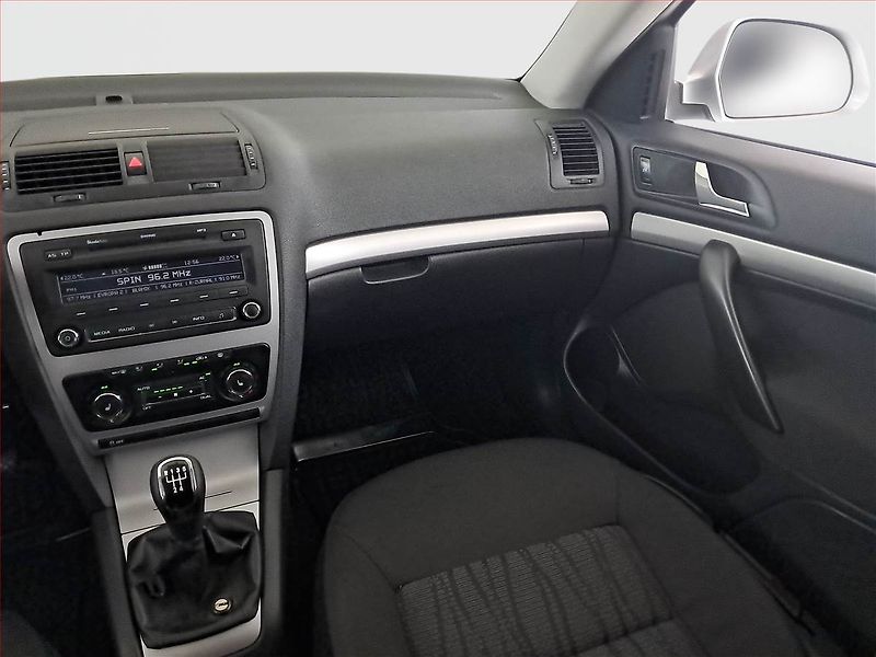 Škoda Octavia (2012) Elegance 1.6 TDI, po STK - fotka 8 z 17