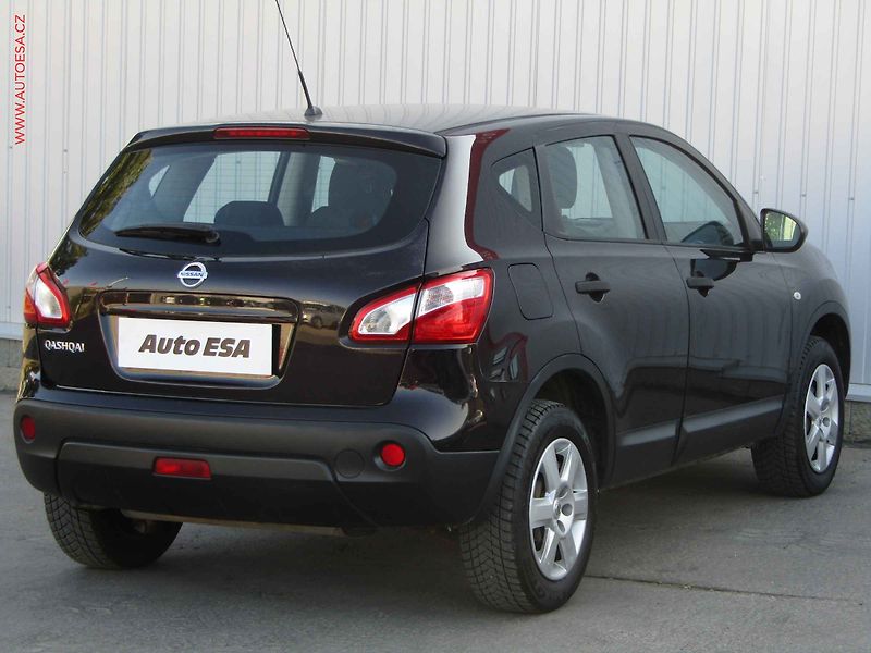 Nissan Qashqai (2013) 1.6i, 1.maj,ČR, Klima - fotka 4 z 14
