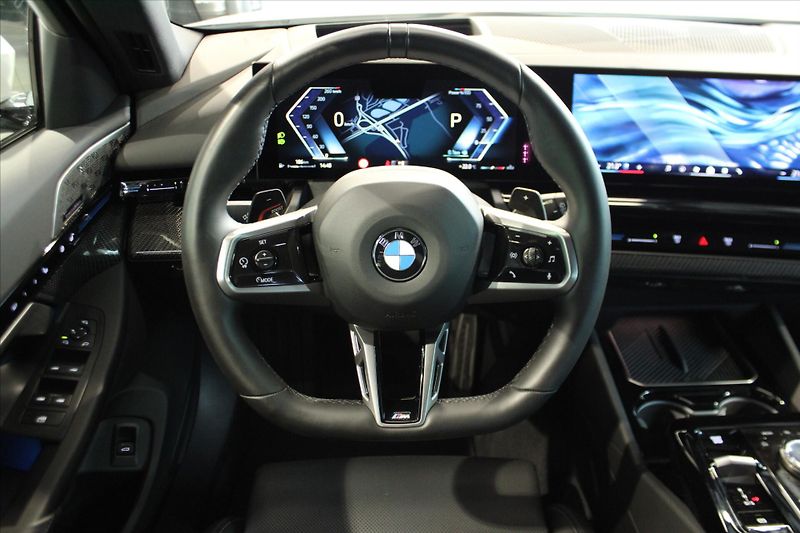 BMW Řada 5 540d xDrive M Sport DAProf/B&W - fotka 15 z 33