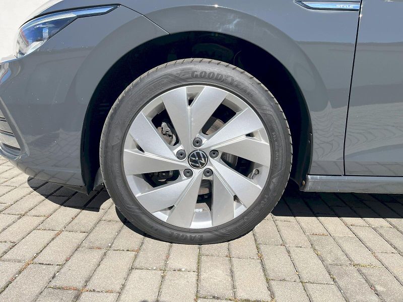 Volkswagen Golf (2022) VARIANT 1,5 eTSI 96KW DSG STYL - fotka 13 z 23