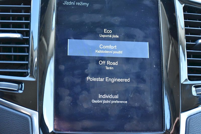 Volvo XC90 (2016) D5 - fotka 13 z 32